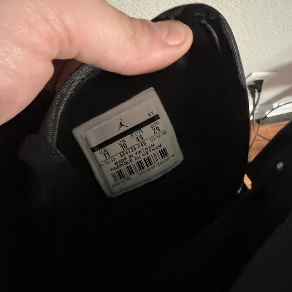 Jordan 1 Mid - Picture 8 of 12